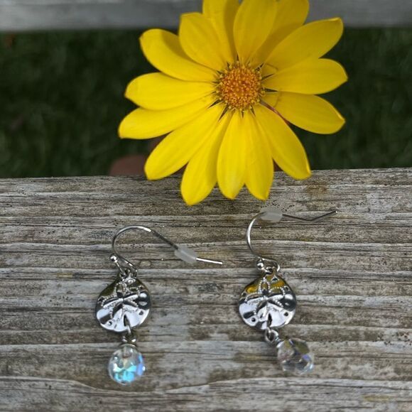 Swarovski Crystal Elements Shoreline Sand Dollar Earrings NWT - Picture 1 of 4